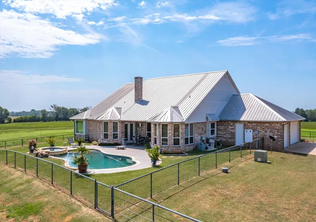 Photo 4 of House for sale at 9208 Fm 17, Grand Saline, TX 75140 | MLS# 20396080 | Listing updated on 2026-09-28
