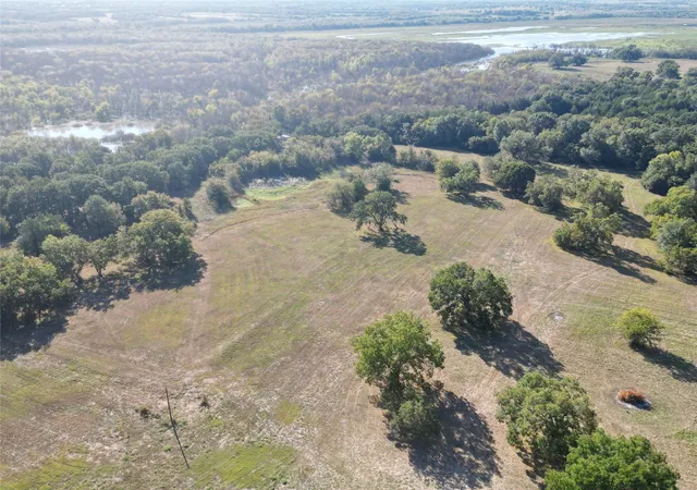 Photo 4 of House for sale at 2102 County Road 2610, Bonham, TX 75418 | MLS# 20399154 | Listing updated on 2026-08-22