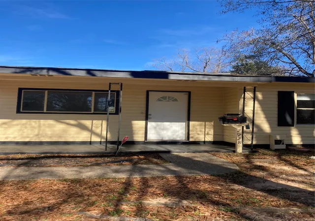 Single family home for sale at 2928 Amherst St, Shreveport, LA 71108 | MLS# 20399612