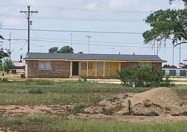 Homes for sale in Brownfield, TX | 1004 N Ballard St, Brownfield, TX 79316 | MLS# 20449972