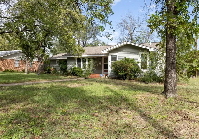 Photo 1 of Single family home for sale at 2010 4th St, Brownwood, TX 76801 | MLS# 20470850 | Listing updated on 2026-08-17