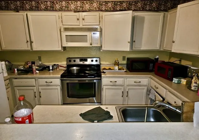 Photo 3 of Sale Pending at 10203 Oak Branch Ln, Dallas, TX 75227 | MLS# 20483739 | Listing updated on 2026-08-24