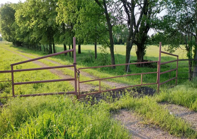 Photo 2 of Land for sale at Tbd Fm 1752 Rd, Whitewright, TX 75491 | MLS# 20516394 | Listing updated on 2026-09-07