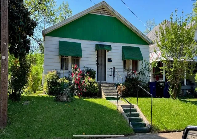 Photo 1 of Single family home for sale at 2017 Looney St, Shreveport, LA 71103 | MLS# 20534470 | Listing updated on 2026-07-14