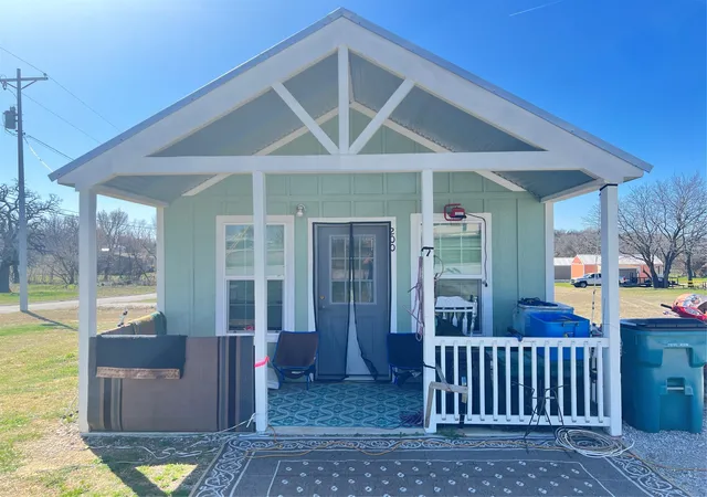Homes for sale in Bowie, TX | 200 W Riley St, Bowie, TX 76230 | MLS# 20543581