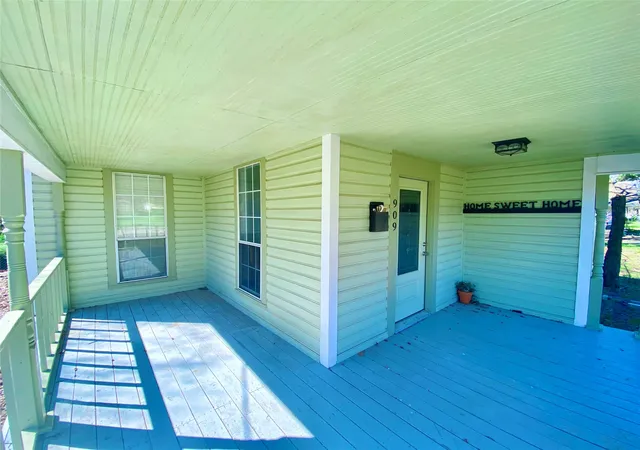 Photo 3 of Single family home for sale at 909 W 10th St, Bonham, TX 75418 | MLS# 20557640 | Listing updated on 2026-10-05