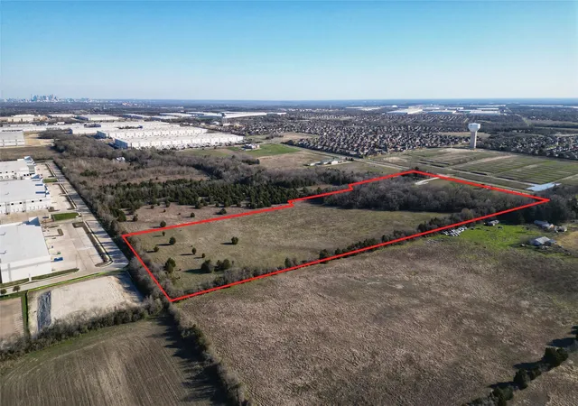 Photo 2 of Sale Pending at 2105 N Houston School Rd, Lancaster, TX 75134 | MLS# 20562295 | Listing updated on 2026-08-30