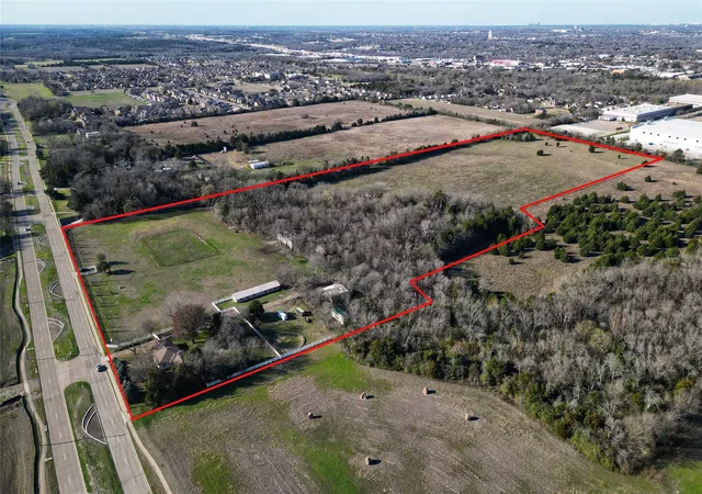 Photo 3 of Sale Pending at 2105 N Houston School Rd, Lancaster, TX 75134 | MLS# 20562295 | Listing updated on 2026-08-30