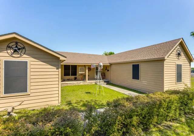 Photo 1 of Single family home for sale at 5215 County Rd 413, Melissa, TX 75454 | MLS# 20562380 | Listing updated on 2026-09-04
