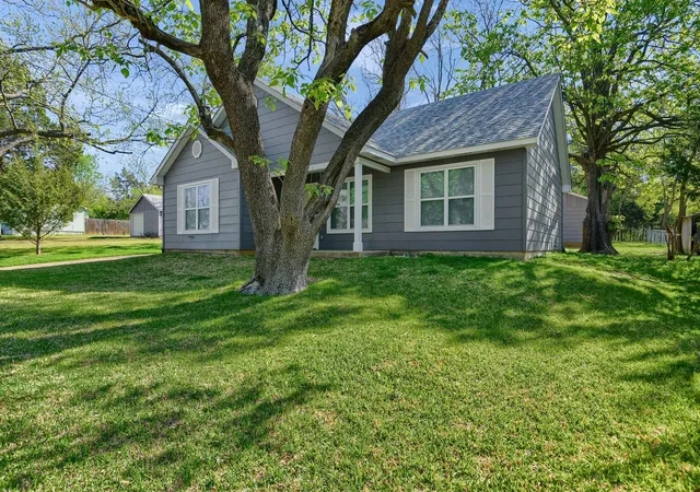 Photo 3 of Single family home for sale at 1830 Clark Dr, Denison, TX 75020 | MLS# 20581369 | Listing updated on 2026-08-24