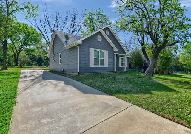 Photo 4 of Single family home for sale at 1830 Clark Dr, Denison, TX 75020 | MLS# 20581369 | Listing updated on 2026-08-24