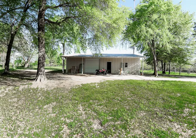 Photo 4 of House for sale at 679 County Road 1465, Bonham, TX 75418 | MLS# 20584448 | Listing updated on 2026-09-01