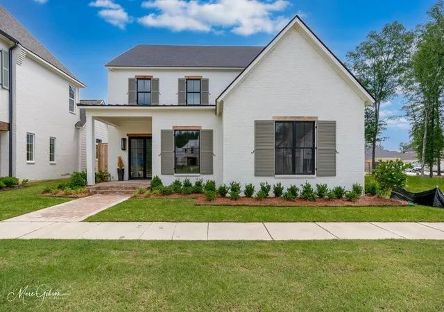 Single family home for sale at 2121 Pecan Square Ave, Shreveport, LA 71106 | MLS# 20610684