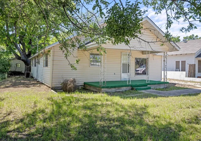 Homes for sale in Eastland, TX | 720 N Seaman St, Eastland, TX 76448 | MLS# 20618392