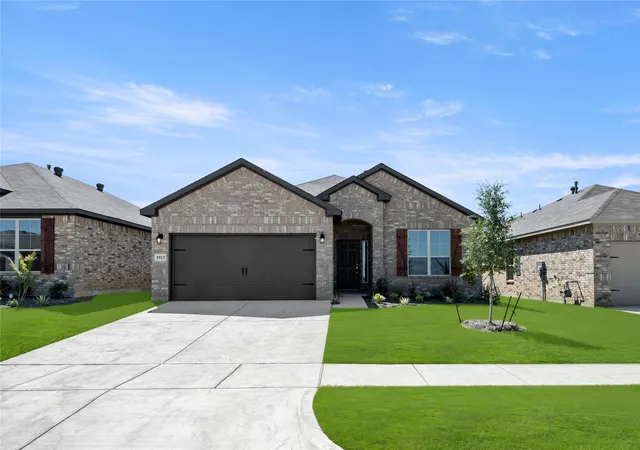 Photo 3 of Sale Pending at 1913 Seminole Dr, Cleburne, TX 76033 | MLS# 20620542 | Listing updated on 2026-07-22