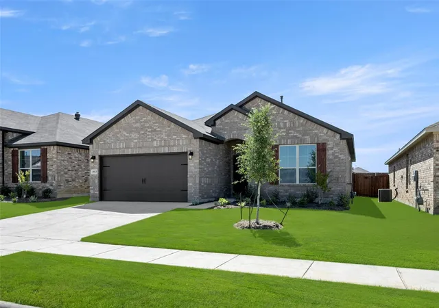 Photo 3 of Sale Pending at 1913 Seminole Dr, Cleburne, TX 76033 | MLS# 20620542 | Listing updated on 2026-07-22