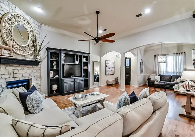 Photo 3 of Sale Pending at 3203 Vista Lake Cir, Mansfield, TX 76063 | MLS# 20620627 | Listing updated on 2026-07-19