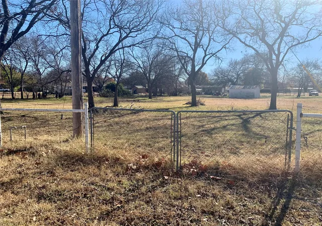Homes for sale in Nocona, TX | 407 W Pecan St, Nocona, TX 76255 | MLS# 20624549