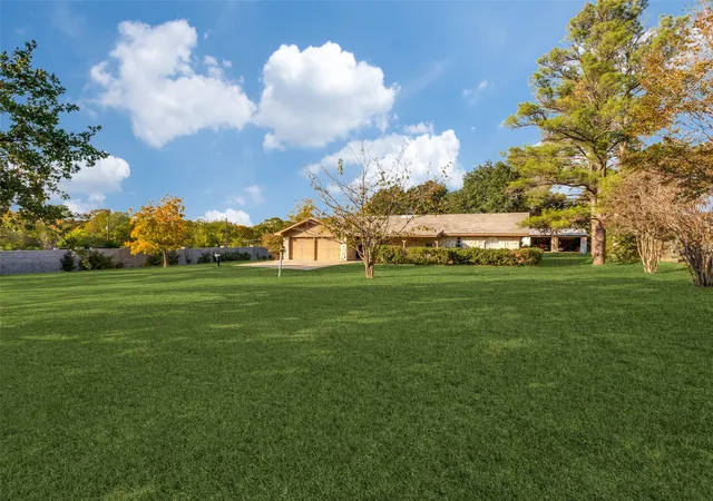 Photo 2 of Single family home for sale at 1425 Swiney Hiett Rd, Kennedale, TX 76060 | MLS# 20654067 | Listing updated on 2026-07-05