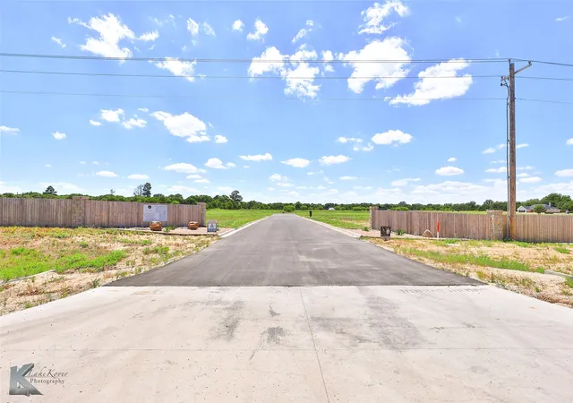 Photo 1 of Sale Pending at 1004 Southwind Cir, Clyde, TX 79510 | MLS# 20660022 | Listing updated on 2026-09-24