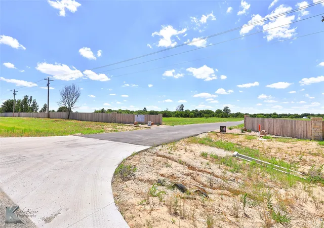 Photo 3 of Sale Pending at 1004 Southwind Cir, Clyde, TX 79510 | MLS# 20660022 | Listing updated on 2026-09-24
