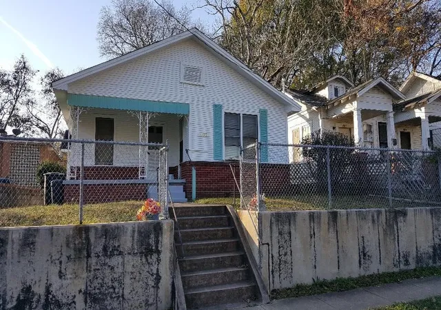 Photo 1 of Single family home for sale at 1933 Milam St, Shreveport, LA 71103 | MLS# 20677361 | Listing updated on 2026-07-14