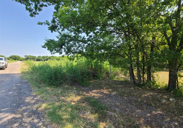 Photo 3 of Land for sale at 3038 Claibourne Blvd, Dallas, TX 75212 | MLS# 20696947 | Listing updated on 2026-08-17