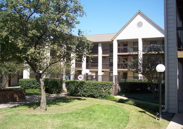 Photo 2 of Condominium at 218 N Texas Blvd #310, Denton, TX 76201 | MLS# 20702722 | | Sold on 2025-06-30
