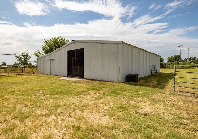 Photo 2 of Manufactured home for sale at 207 Lazy B Ln, Springtown, TX 76082 | MLS# 20708932 | Listing updated on 2026-10-01