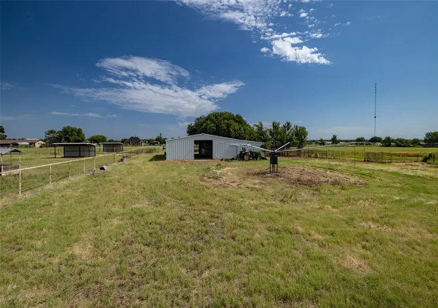 Photo 1 of Manufactured home for sale at 207 Lazy B Ln, Springtown, TX 76082 | MLS# 20708932 | Listing updated on 2026-10-01