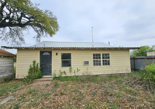 Homes for sale in Bangs, TX | 704 S 2nd St, Bangs, TX 76823 | MLS# 20715141