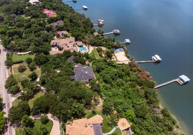 Photo 2 of Single family home for sale at 9957 Boat Club Rd, Fort Worth, TX 76179 | MLS# 20721950 | Listing updated on 2026-08-31