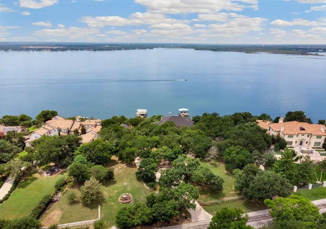 Photo 4 of Single family home for sale at 9957 Boat Club Rd, Fort Worth, TX 76179 | MLS# 20721950 | Listing updated on 2026-08-31