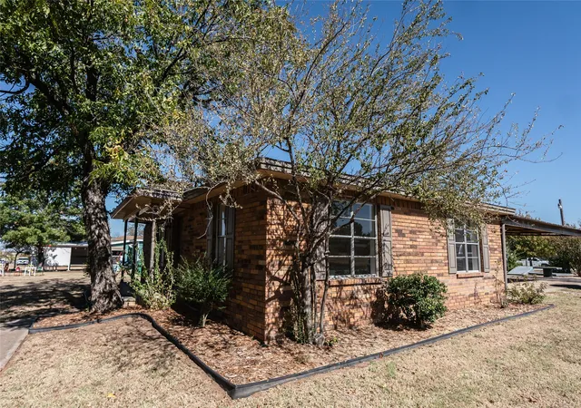 Photo 4 of Single family home for sale at 1226 Clay St, Nocona, TX 76255 | MLS# 20761577 | Listing updated on 2026-08-20