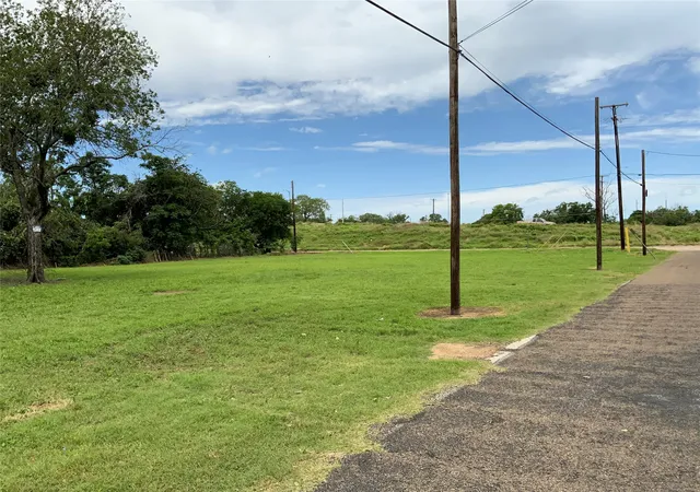 Photo 1 of Land for sale at 710 E Park St, Waco, TX 76705 | MLS# 20765778 | Listing updated on 2026-09-23