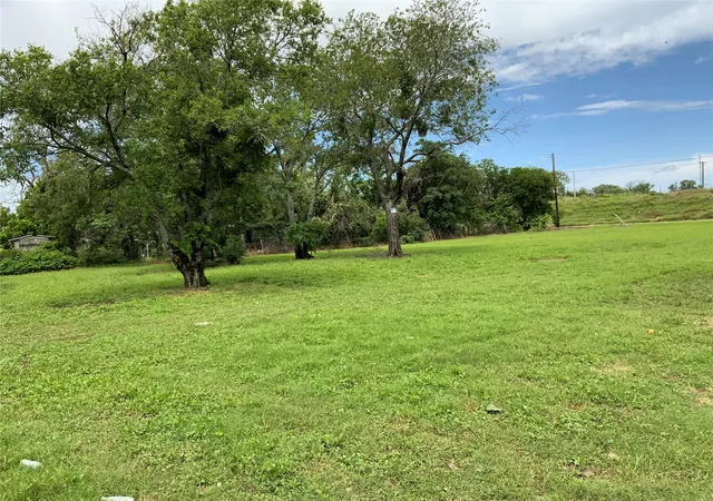 Photo 3 of Land for sale at 710 E Park St, Waco, TX 76705 | MLS# 20765778 | Listing updated on 2026-09-23