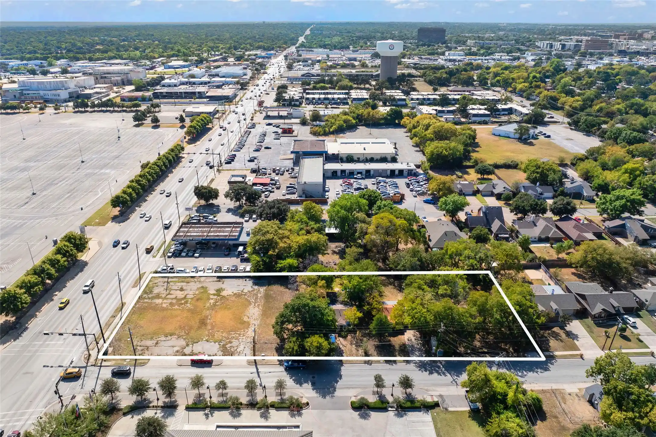 Photo 1 of Single family home for sale at 708 E Rogers St, Arlington, TX 76011 | MLS# 20768269 | Listing updated on 2026-06-17