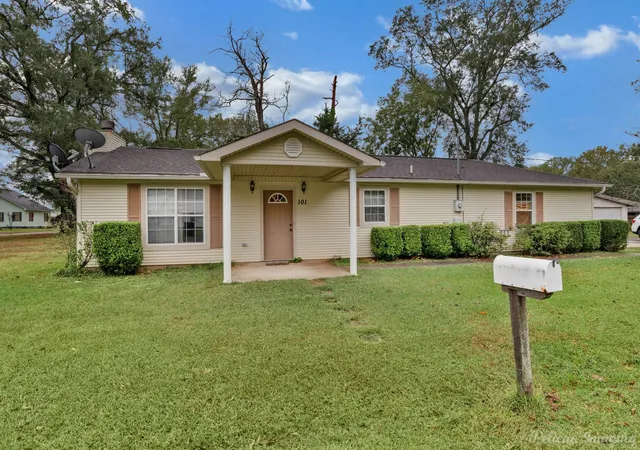 Homes for sale in Haughton, LA | 101 W Jefferson Ave, Haughton, LA 71037 | MLS# 20774153