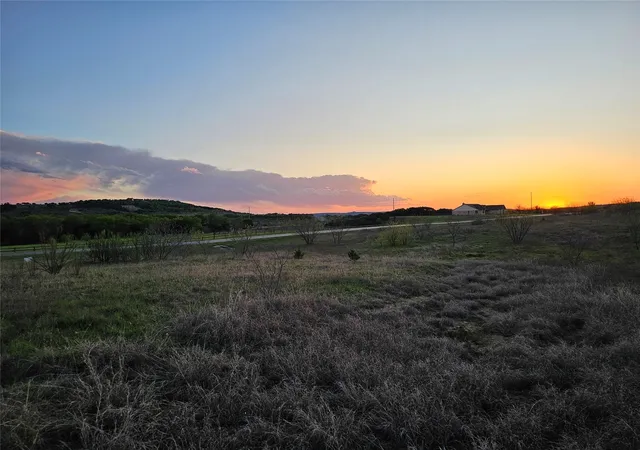 Homes for sale in Graford, TX | 407 Pk Hills Blvd, Graford, TX 76449 | MLS# 20776677