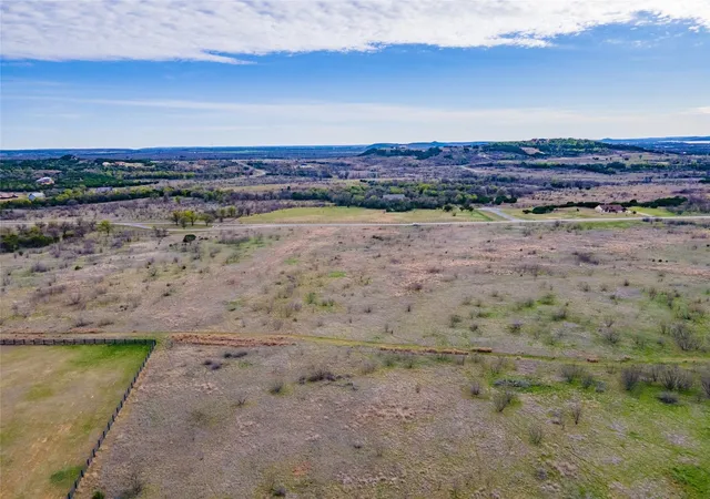 Homes for sale in Graford, TX | 407 Pk Hills Blvd, Graford, TX 76449 | MLS# 20776677