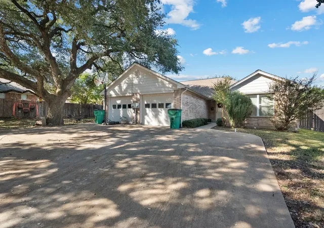 2nd image of 1155 W Cage St, Stephenville, TX 76401 | MLS# 20780195