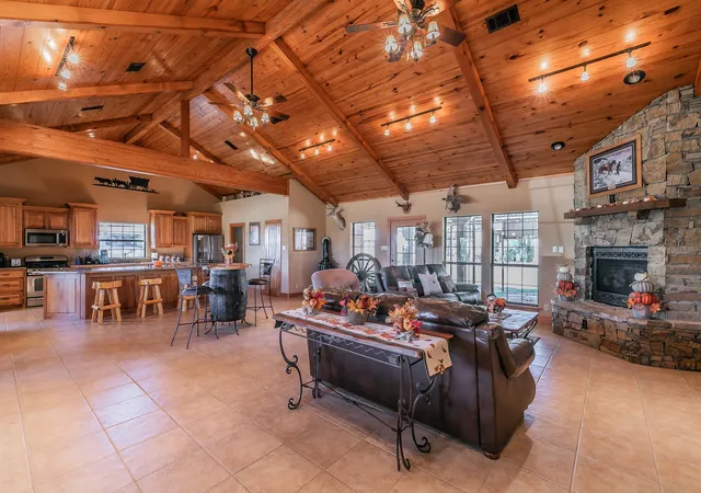 Homes for sale in Saint Jo, TX | 1799 Cottonwood Creek Rd, Saint Jo, TX 76265 | MLS# 20781894