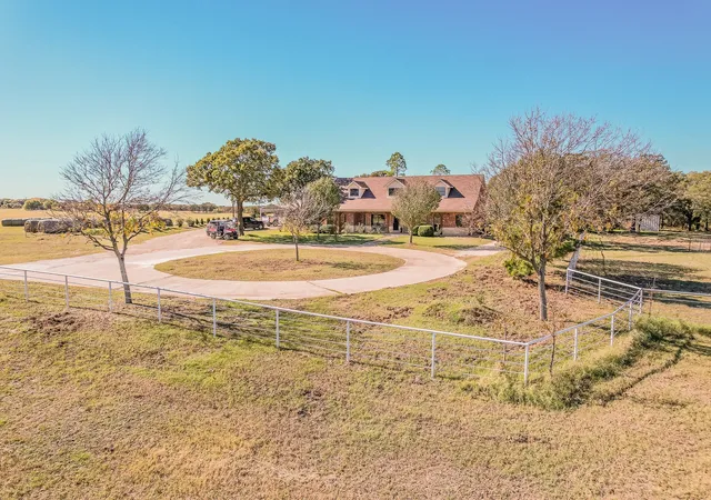 Homes for sale in Saint Jo, TX | 1799 Cottonwood Creek Rd, Saint Jo, TX 76265 | MLS# 20781894