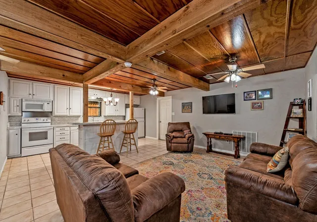 Photo 3 of Single family home for sale at 326 Glomin Ln, Pottsboro, TX 75076 | MLS# 20789622 | Listing updated on 2026-09-02