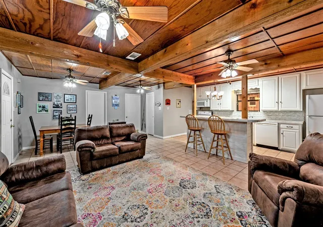 Photo 4 of Single family home for sale at 326 Glomin Ln, Pottsboro, TX 75076 | MLS# 20789622 | Listing updated on 2026-09-02