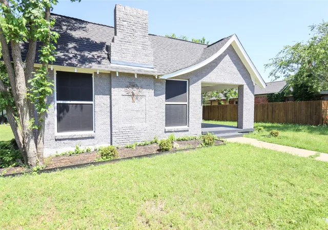 Photo 3 of Single family home for sale at 2208 N Sylvania Ave, Fort Worth, TX 76111 | MLS# 20798631 | Listing updated on 2026-08-29