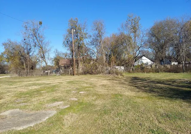 Homes for sale in Corsicana, TX | 1404 E 10Th Ave, Corsicana, TX 75110 | MLS# 20800109