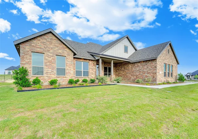Photo 2 of Single family home for sale at 412 Collum, Azle, TX 76020 | MLS# 20803167 | Listing updated on 2026-07-08