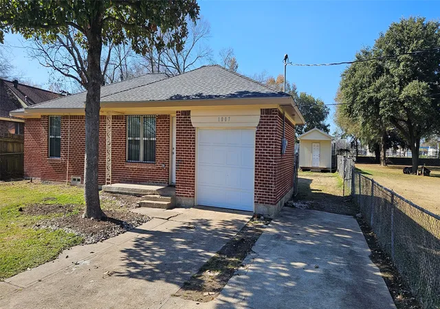 Photo 1 of Single family home for sale at 1007 Pleasant Dr, Dallas, TX 75217 | MLS# 20809104 | Listing updated on 2026-08-25