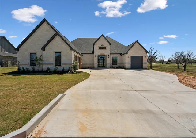 Photo 3 of Single family home for sale at 2409 Candlestick Dr, Granbury, TX 76049 | MLS# 20811301 | Listing updated on 2026-08-22